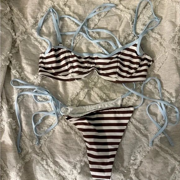 Frankie’s bikini set - Picture 1 of 5